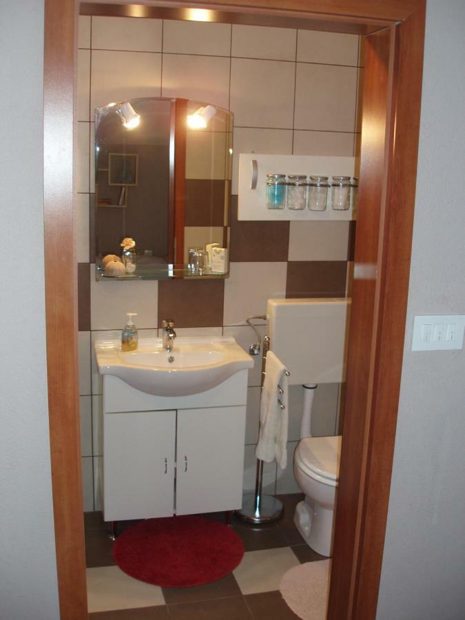"Mea Culpa" Apartamento Karlobag Exterior foto